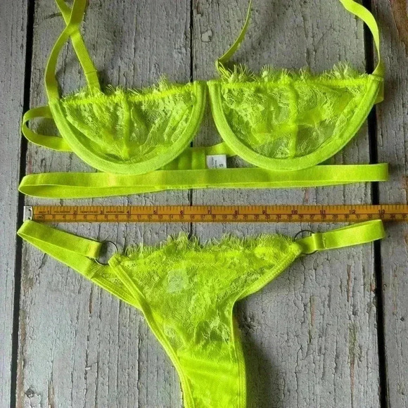 NWT 💚 Neon green Lace balconette bra thong lingerie set size S - Picture 9 of 9
